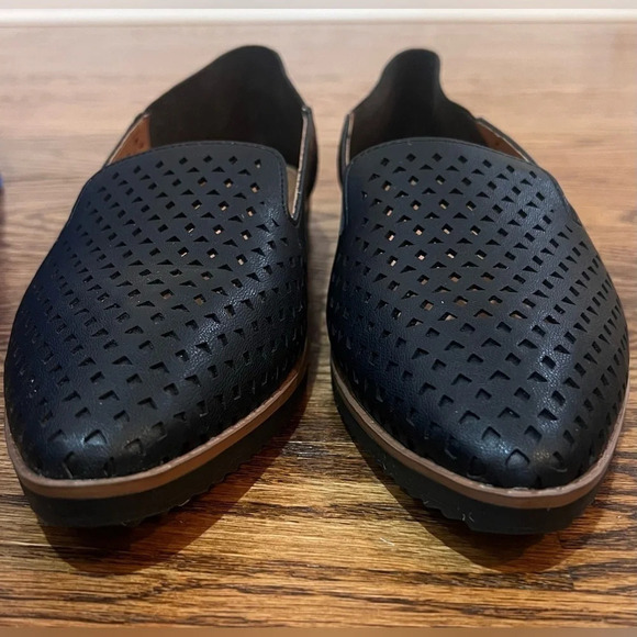 Adrienne vittadini perforated flats in excellent like new condition size 10​ - Picture 4 of 8